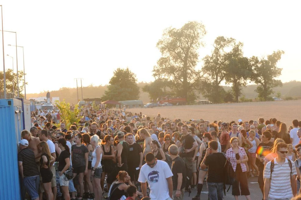 Rów na ulicy Maratońskiej (Jarocin Festiwal 2010)