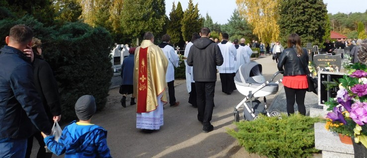 Zniżka na groby i nowa forma pochówku na cmentarzu komunalnym - Zdjęcie główne