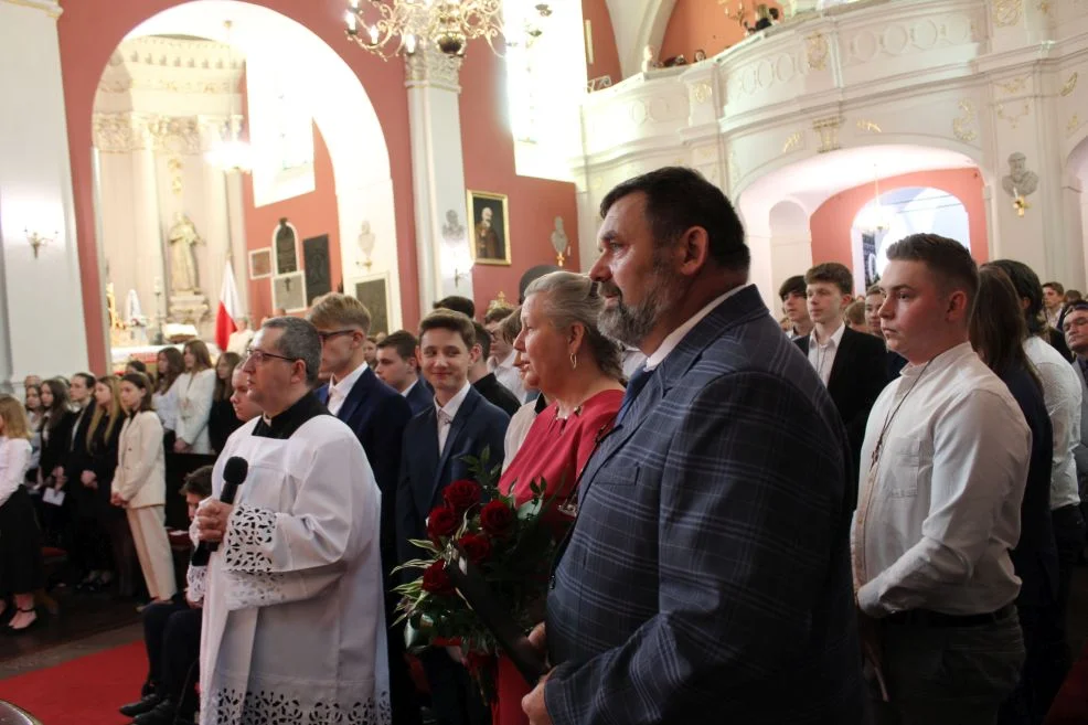 Bierzmowania w dwóch jarocińskich parafiach. Zobacz zdjęcia z parafii św. Marcina i św. Antoniego Padewskiego  - Zdjęcie główne