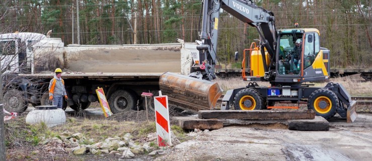 Aż dwóch wykonawców zabrało się za przebudowę ulicy Dworcowej [ZDJĘCIA] - Zdjęcie główne