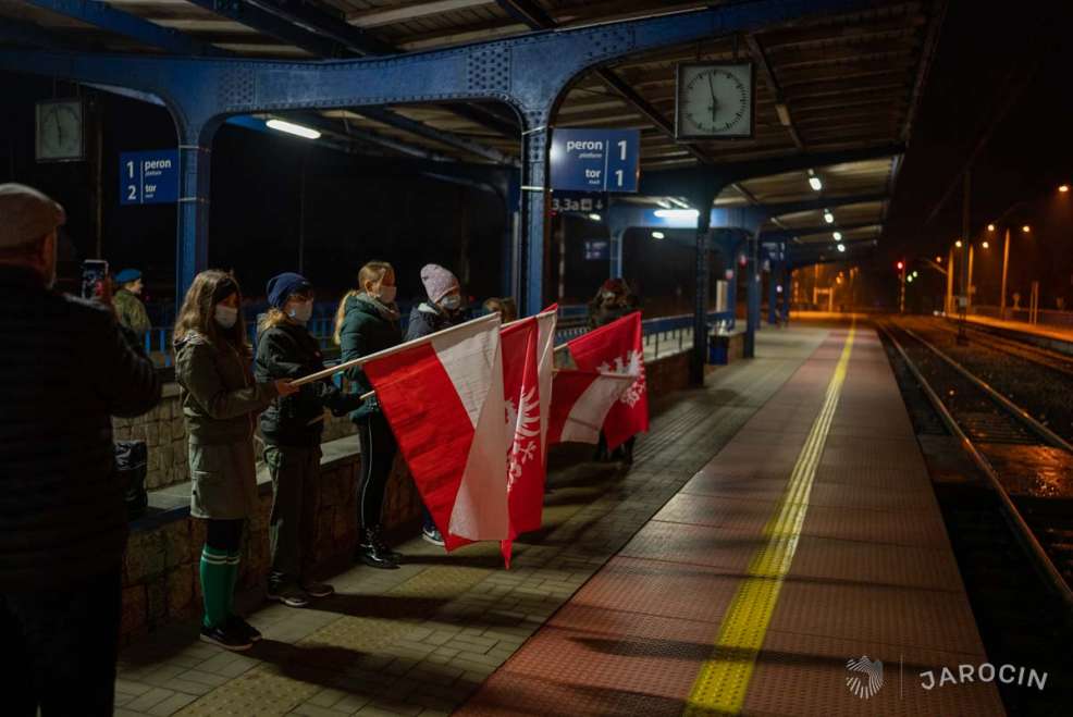 „Obudzić śpiących” - niezwykła akcja na dworcu w Jarocinie [ZDJĘCIA] - Zdjęcie główne