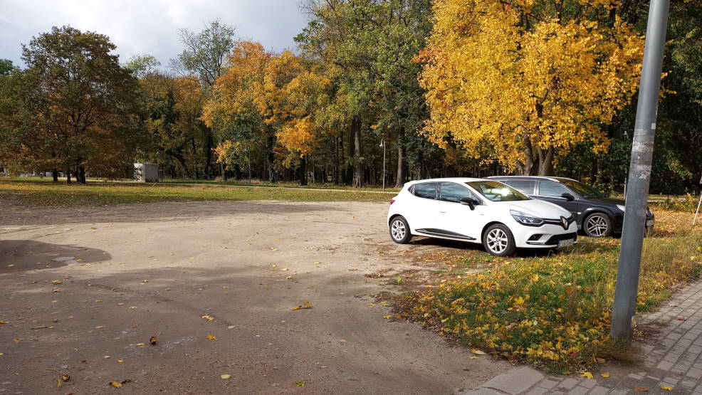 Spółka chce zamknąć swój parking. Osiedle 1000-lecia w Jarocinie potrzebuje miejsc postojowych - Zdjęcie główne