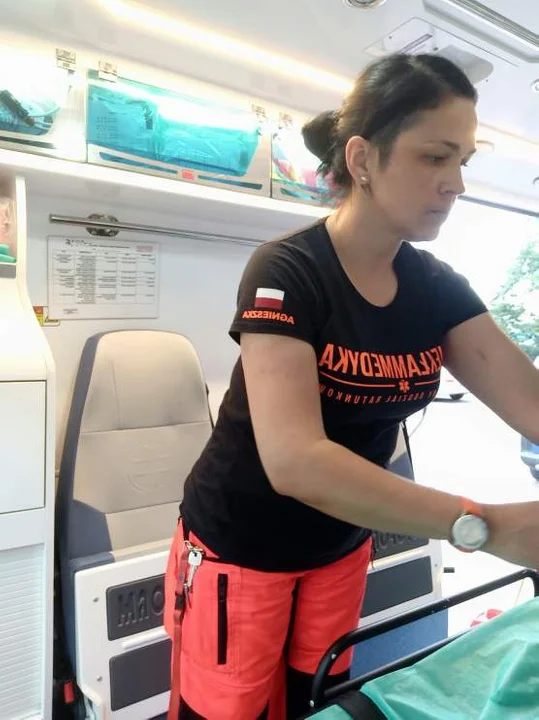 Agnieszka Wiśniewska. Kobieta ratownik medyczny i kierowca karetki pogotowia
