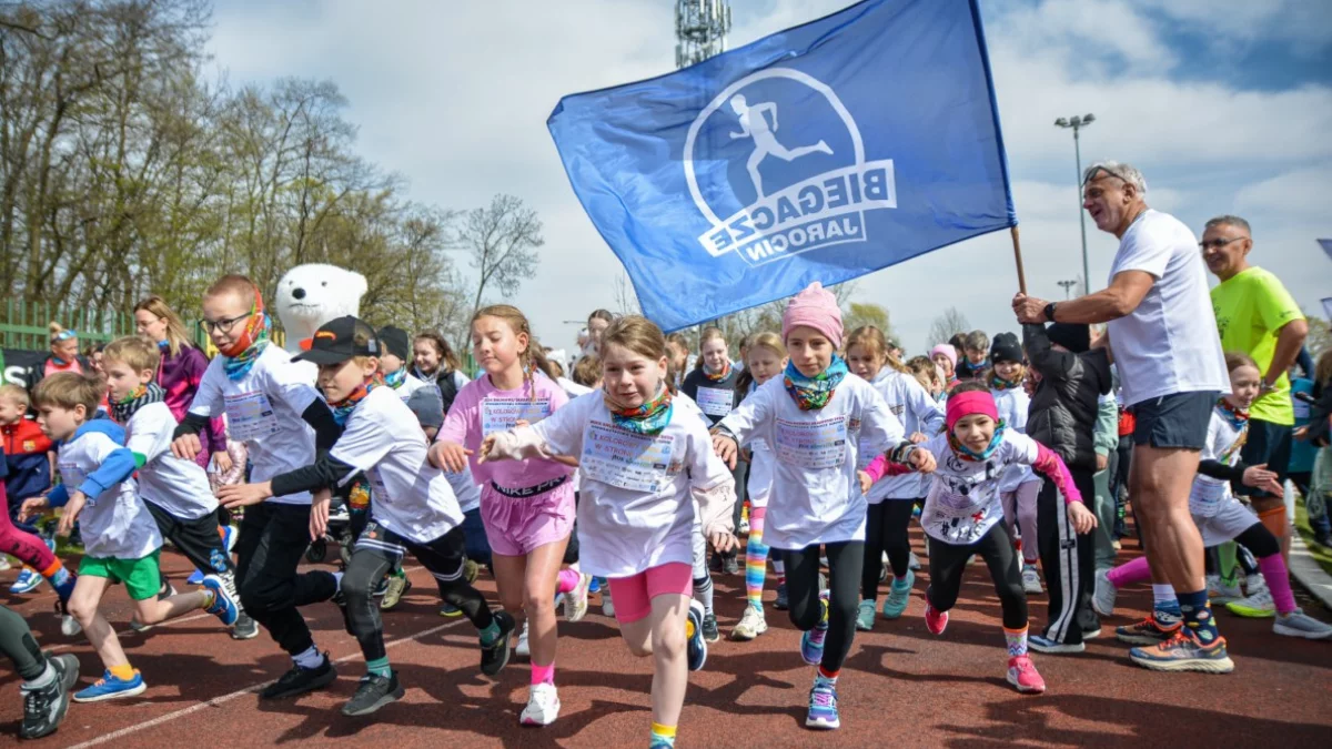 Bieg Kolorowej Skarpetki w Jarocinie. Setki biegaczy i pomoc dla Fundacji Ogród Marzeń