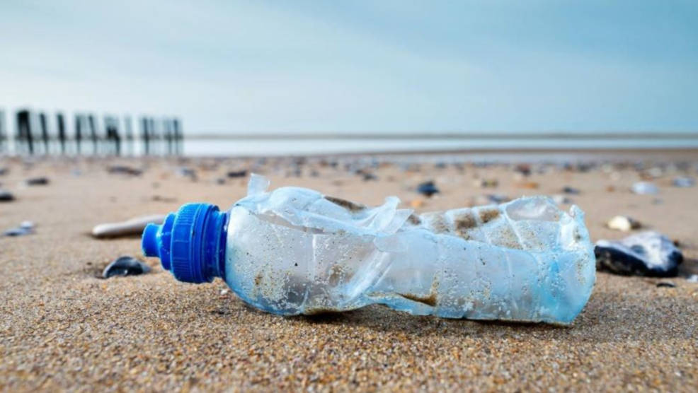 Plastikowe opakowania, słomki i patyczki powinny znikąć raz na zawsze - Zdjęcie główne