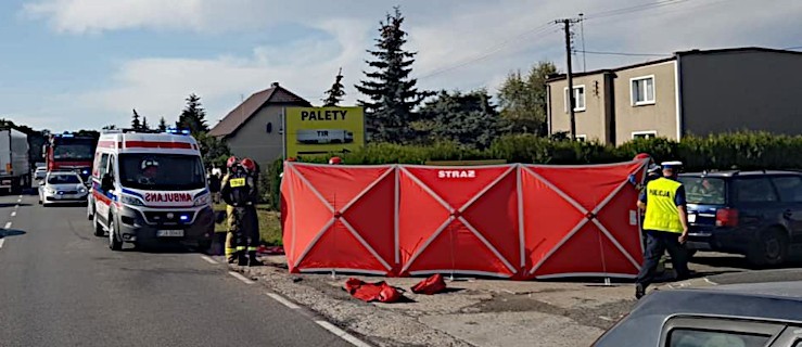 Motocyklista nie żyje po zderzeniu z autem osobowym na drodze krajowej nr 11 [ZDJĘCIA]  - Zdjęcie główne