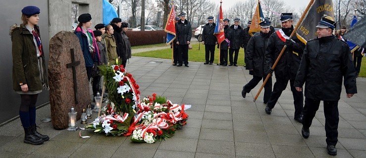 Jaraczewo: Uczcili powstańców wielkopolskich pod pomnikiem - Zdjęcie główne