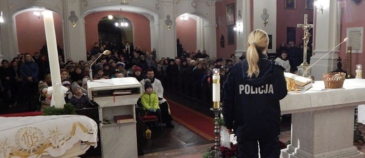 Po roratach w kościele w Jarocinie pojawili się policjanci - Zdjęcie główne