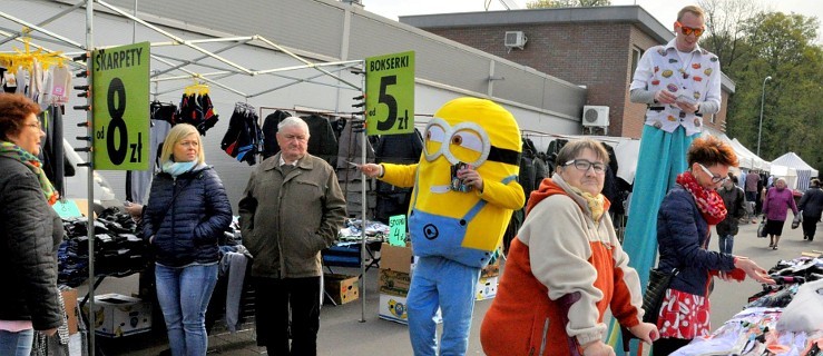 Nietypowi goście na targowisku. Co tam robili? - Zdjęcie główne