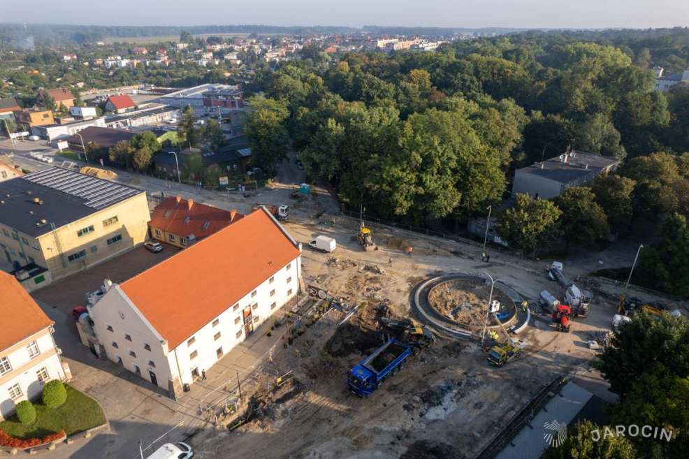 Budują rondo i przebudowują ulice w Jarocinie. Do końca mają niewiele czasu [ZDJĘCIA] - Zdjęcie główne