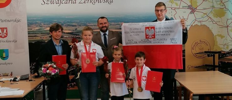 Mistrzowie Świata nagrodzeni na sesji [GALERIA] - Zdjęcie główne