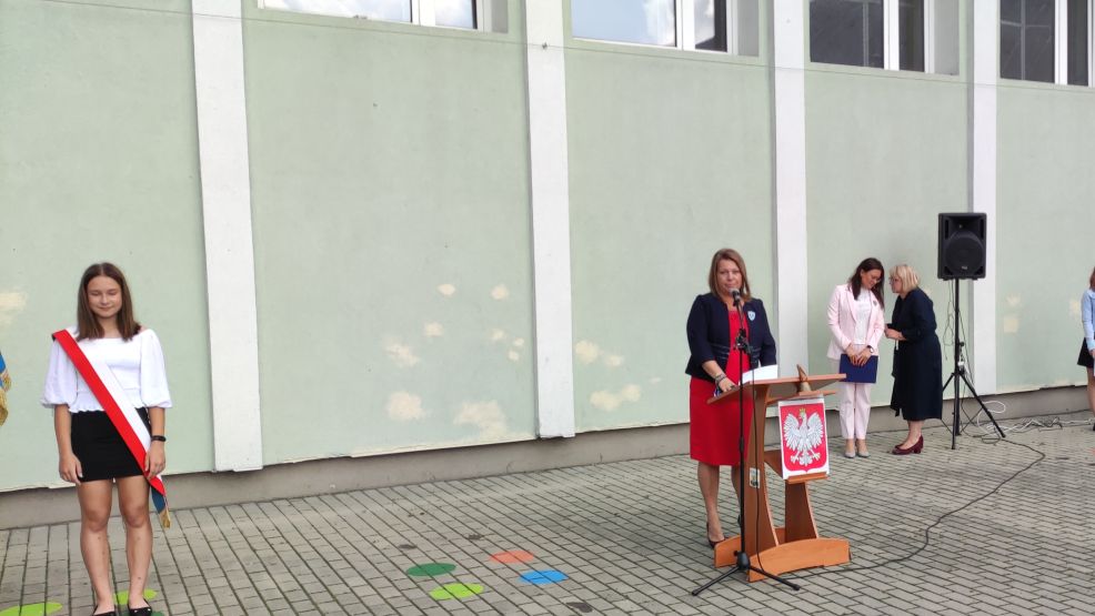 Rozpoczęcie roku szkolnego. Przemówienie dyrektor SP 4 Jarocin Iwony Tobolskiej