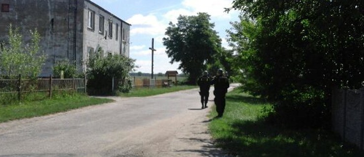 Napad na stację u sąsiada. Zabity napastnik, ranny policjant. Trwa pościg - Zdjęcie główne