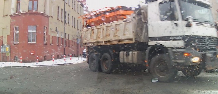 Zima wróciła na nasze drogi. [WIDEO]  - Zdjęcie główne