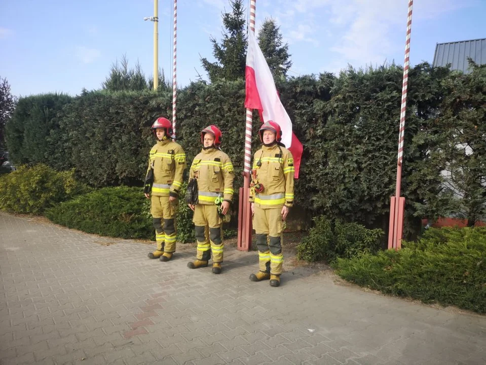 Jarocińscy strażacy uczcili Dzień  Flagi - Zdjęcie główne