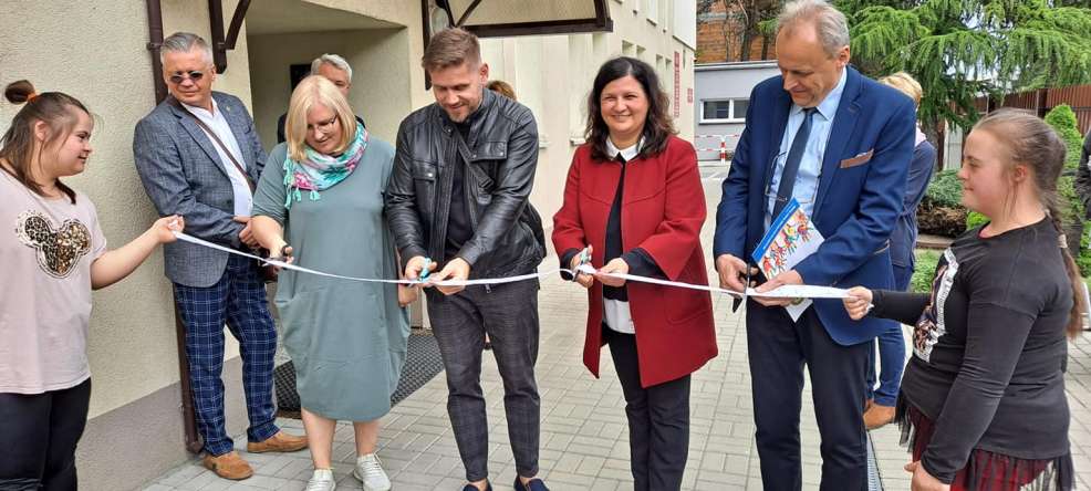 Jarocin. Szkoła specjalna wzbogaciła się o szkolny teren rekreacyjno-wypoczynkowy [ZDJĘCIA] - Zdjęcie główne