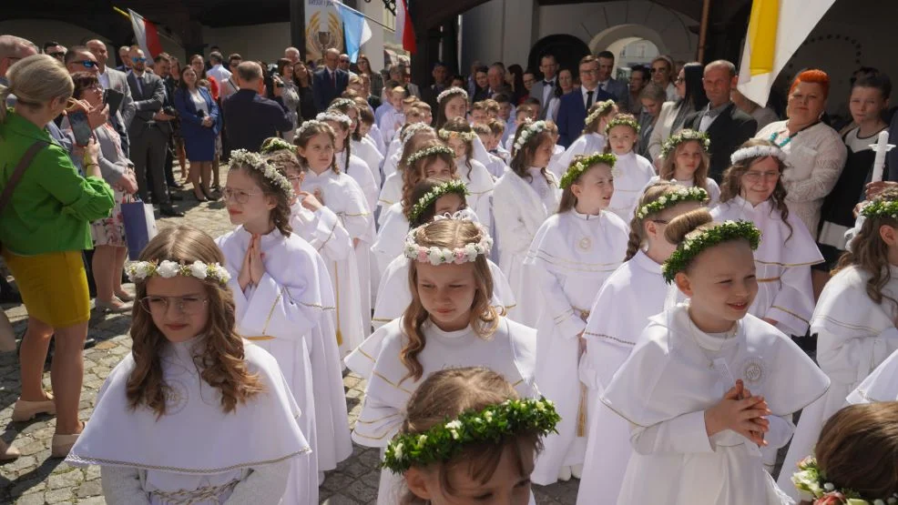 Komunia św. to wyjątkowe przeżycie. Zobacz zdjęcia z parafii św. Marcina w Jarocinie [CZĘŚĆ II] - Zdjęcie główne