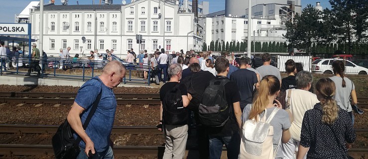 Ciężarówka zerwała sieć trakcyjną. Utrudnienia na linii Poznań – Kluczbork      - Zdjęcie główne