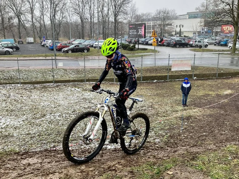 Trzykrotne podium kolarzy Victorii Jarocin - Zdjęcie główne