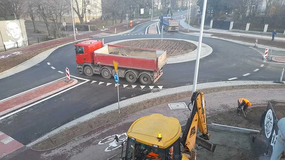 Rewitalizacja. Duże rondo na ukończeniu. Jest dokładny termin otwarcia [ZDJĘCIA] - Zdjęcie główne