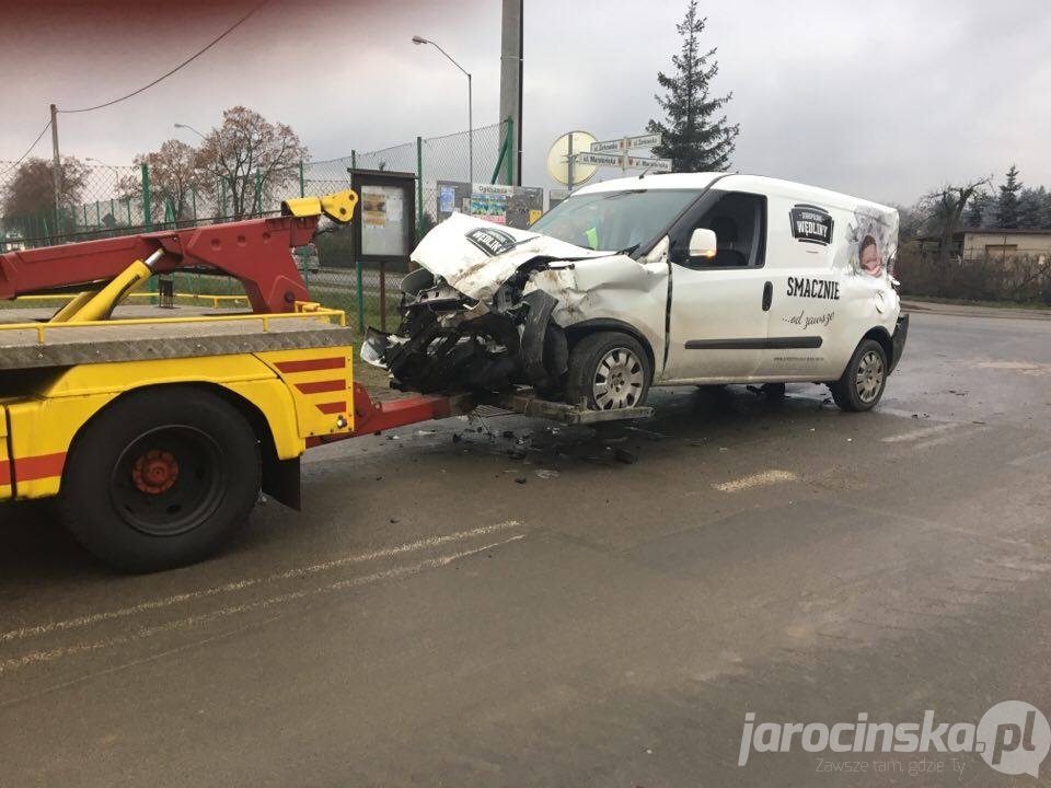 Jarocin. Zderzenie na skrzyżowaniu Maratońska/Żerkowska - Zdjęcie główne