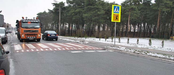 Wynieśli przejście dla pieszych, żeby spowolnić ruch przy szkole - Zdjęcie główne