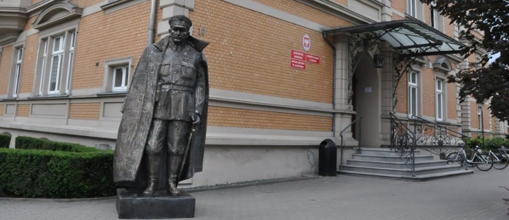 Hrabia Gorzeński stanął pod urzędem. Kolejny pomnik w Jarocinie - Zdjęcie główne