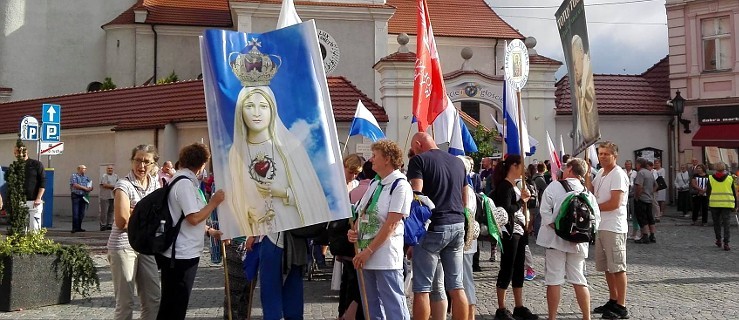 Pielgrzymka w Jarocinie. W drodze na Jasną Górę [ZDJĘCIA] - Zdjęcie główne