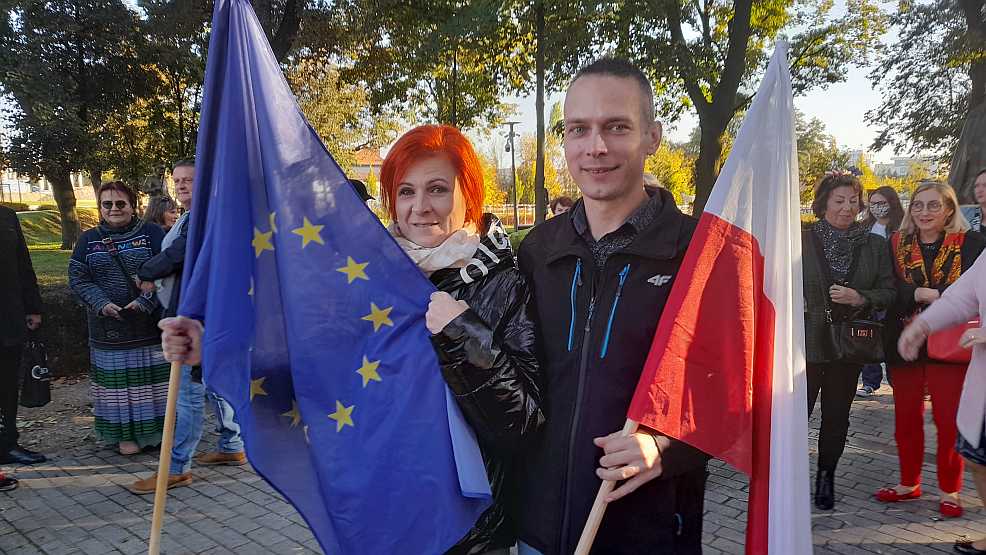 Manifestacja w Jarocinie w obronie Polski w Unii Europejskiej [ZDJĘCIA]  - Zdjęcie główne