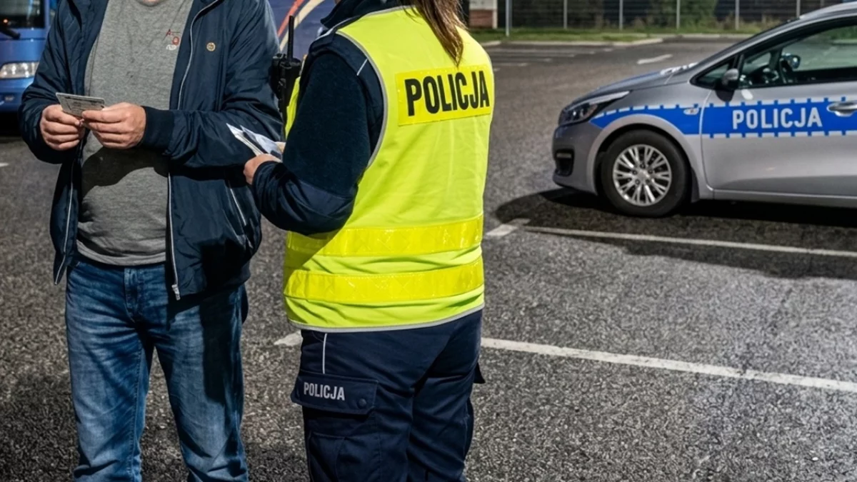 Złapany na szkolnym parkingu. Miał zawieźć uczniów na wycieczkę. Skończył w więzieniu
