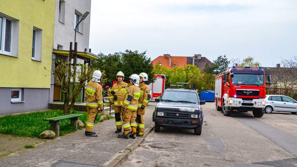  Pożar w bloku na czwartym piętrze. W akcji pięć zastępów straży pożarnej