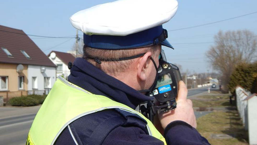 Mitsubishi pędził przez wieś. Rajd przerwali mu policjanci  - Zdjęcie główne