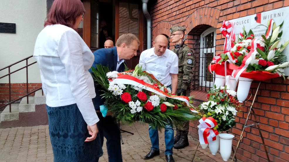 W Jarocinie odsłonięto tablicę pamięci poświęconą członkom organizacji "Skrusz Kajdany"