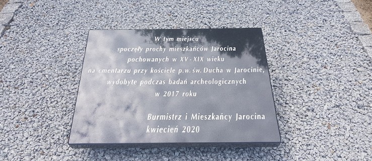 Szczątki wykopane w parku przy kościele św. Ducha przeniesiono na cmentarz w Jarocinie - Zdjęcie główne