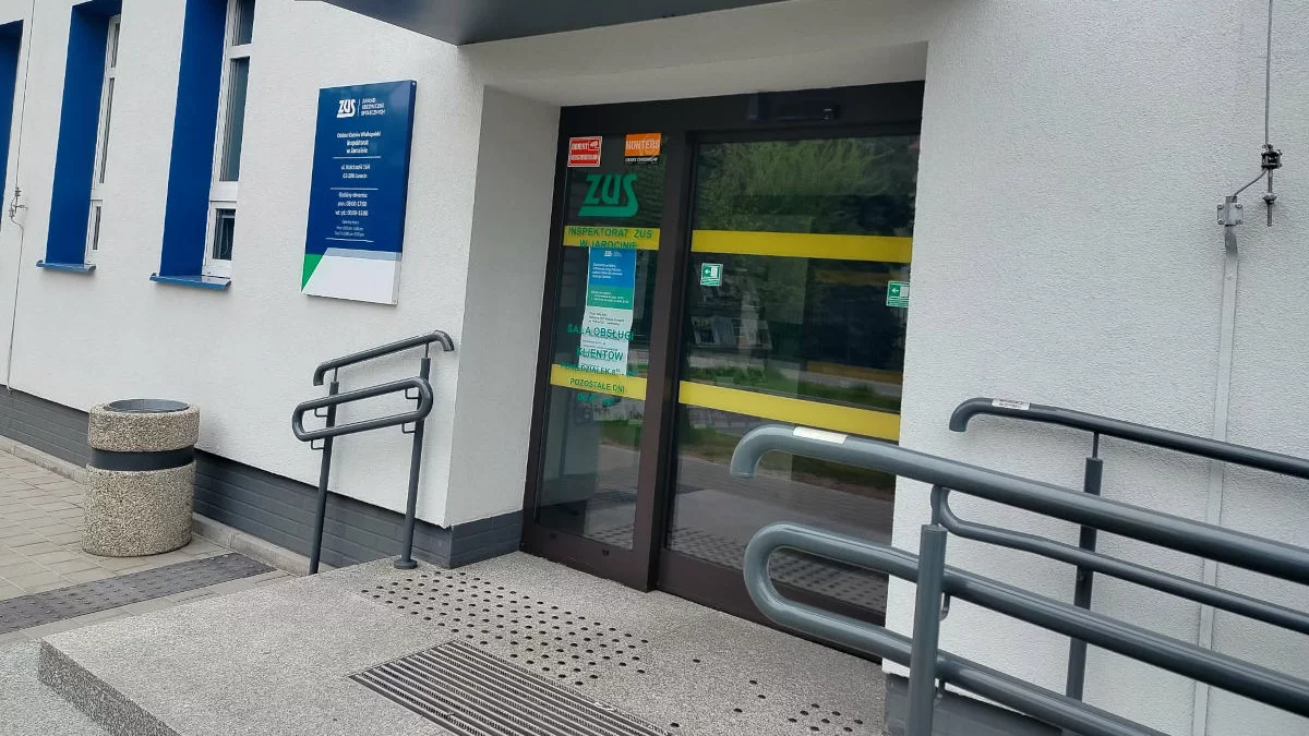 ZUS wypłaci 2.704 zł miesięcznie. Kto dostanie dodatek dopełniający i jak złożyć wniosek?