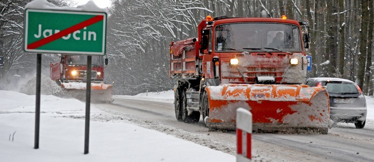 AKCJA ZIMA 2016. Kto i kiedy powinien posypać lub odśnieżyć drogę? - Zdjęcie główne