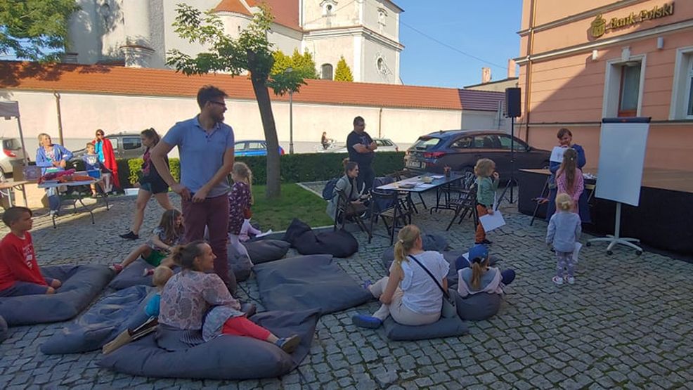 Dzieci poznały znaną pisarkę w trakcie IV Targów Książki Dzieci i Młodzieży (ZDJĘCIA, WIDEO] - Zdjęcie główne