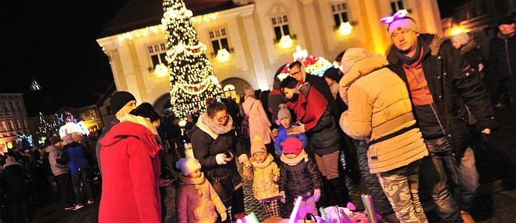 Mikołajki na rynku w Jarocinie. ZDJĘCIA, relacja LIVE - Zdjęcie główne