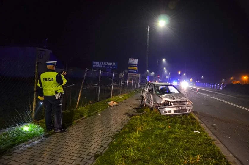 Policja podała wyniki badań kierowcy, który koziołkował volkswagenem na DK 11 - Zdjęcie główne