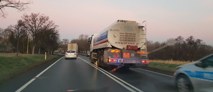 Śmiertelny wypadek na krajówce. Ruch wahadłowy - Zdjęcie główne