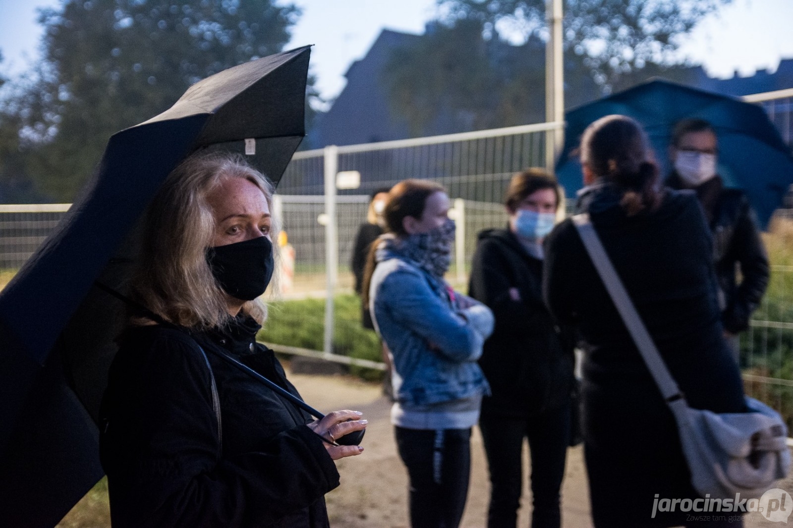 Jarocin. Spacer Kobiet. Protest przeciwko wyrokowi TK w sprawie aborcji  - Zdjęcie główne