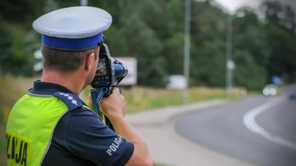 Pędzili renault laguną i volvo przez wieś. Rajd przerwała im policja - Zdjęcie główne