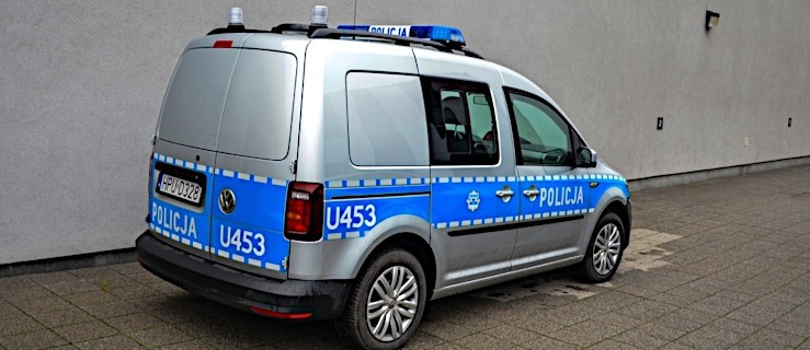 Wjechał w tył BMW. Uciekł. Policja zatrzymała go w domu. Co się okazało? - Zdjęcie główne