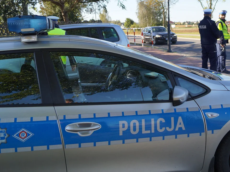 Mercedesem pędził przez wieś ponad 100 km/h - Zdjęcie główne