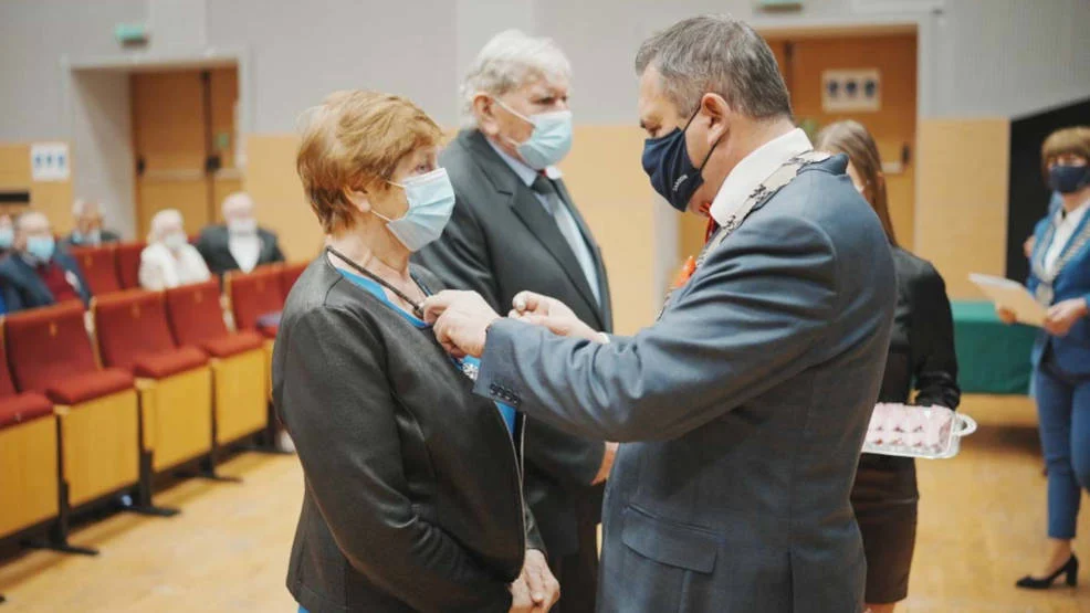 Małżonkowie z długoletnim stażem mogą zgłosić się po medal - Zdjęcie główne