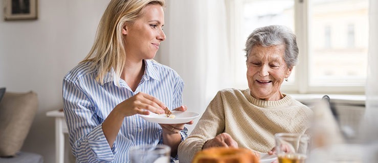 Opiekunki osób starszych w Niemczech - jak radzić sobie z brakiem apetytu u podopiecznego? - Zdjęcie główne
