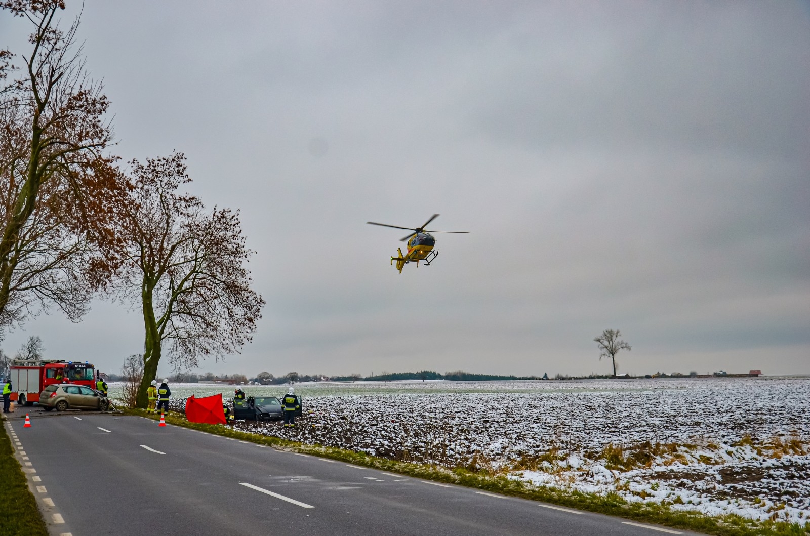 Jarocin.Śmiertelne zderzenie dwóch aut na drodze Żerków-Chrzan. Wezwano LPR    - Zdjęcie główne