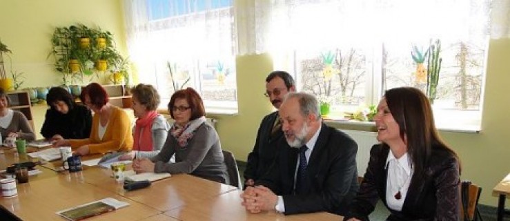 Dwie chętne na dyrektora szkoły w Dobieszczyźnie - Zdjęcie główne