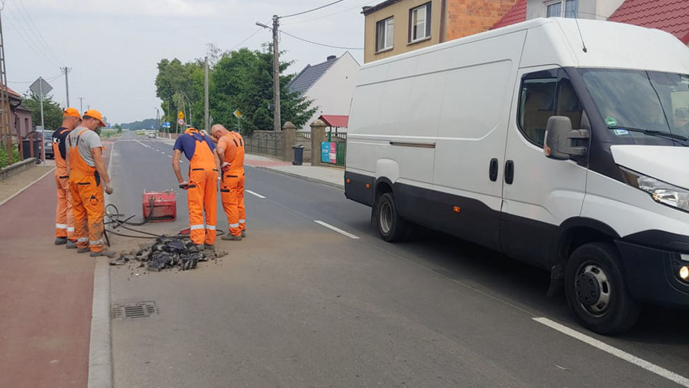 Drogowcy pojawili się dzisiaj na nowej drodze Golina-Potarzyca-Rusko