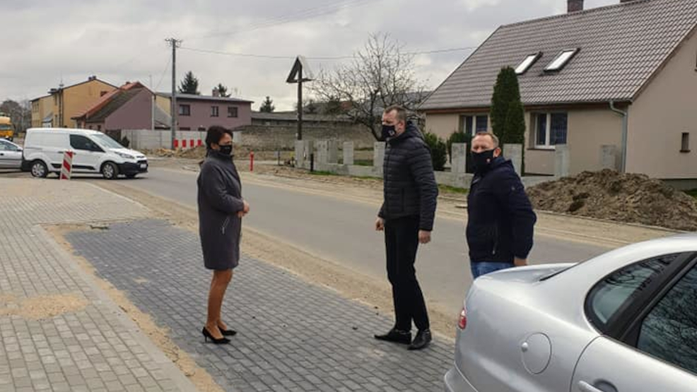 Powiatowa władza w terenie przyglądała się inwestycjom - Zdjęcie główne